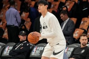 媒体人：赛前就听说篮网没计划让小曾打 但敢于走出去一定多鼓励
